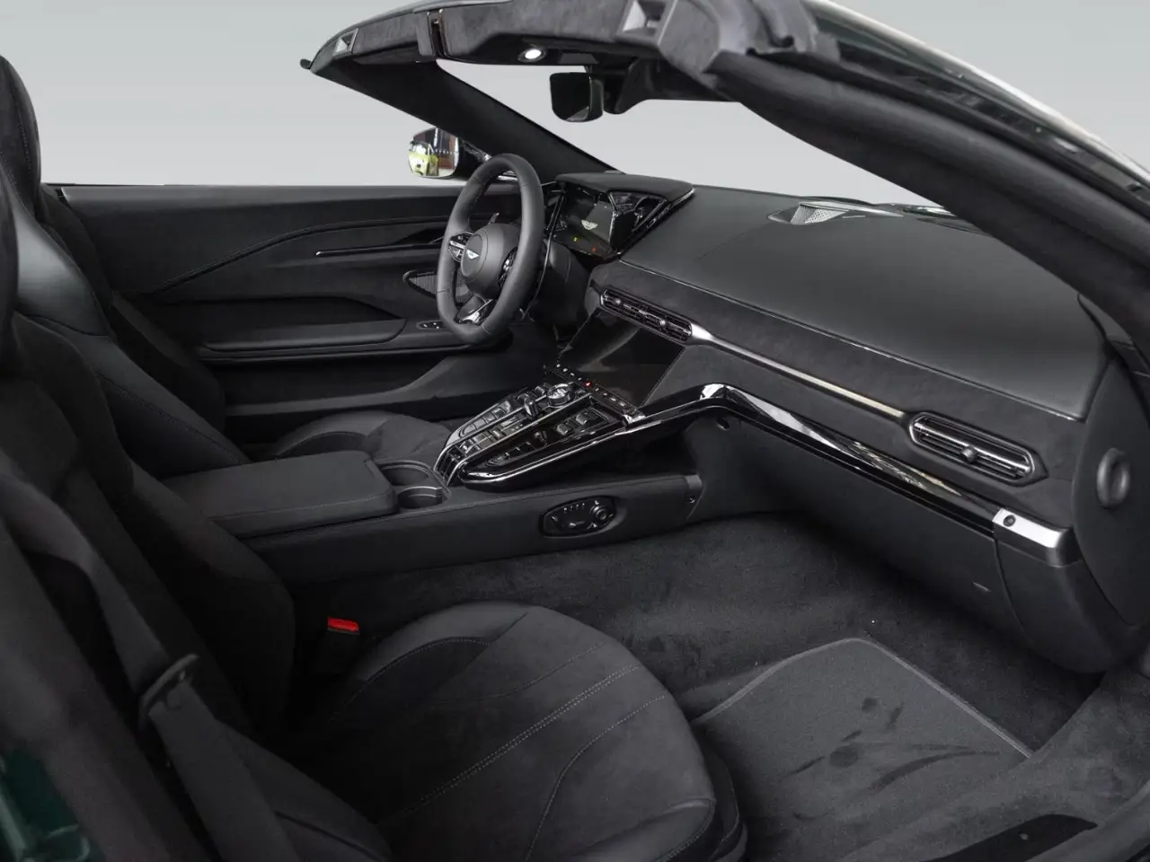 Aston Martin Vantage V8 Spider 2026, extérieur — Monaco Super Car Rental, Monaco. Aston Martin Vantage V8 Spider à Monaco La Aston Martin Vantage V8 Spider 2026 est…