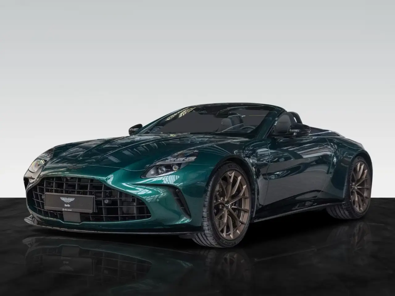 Aston Martin Vantage V8 Spider 2026, intérieur — Monaco Super Car Rental, Monaco. Aston Martin Vantage V8 Spider à Monaco La Aston Martin Vantage V8 Spider 2026 est…