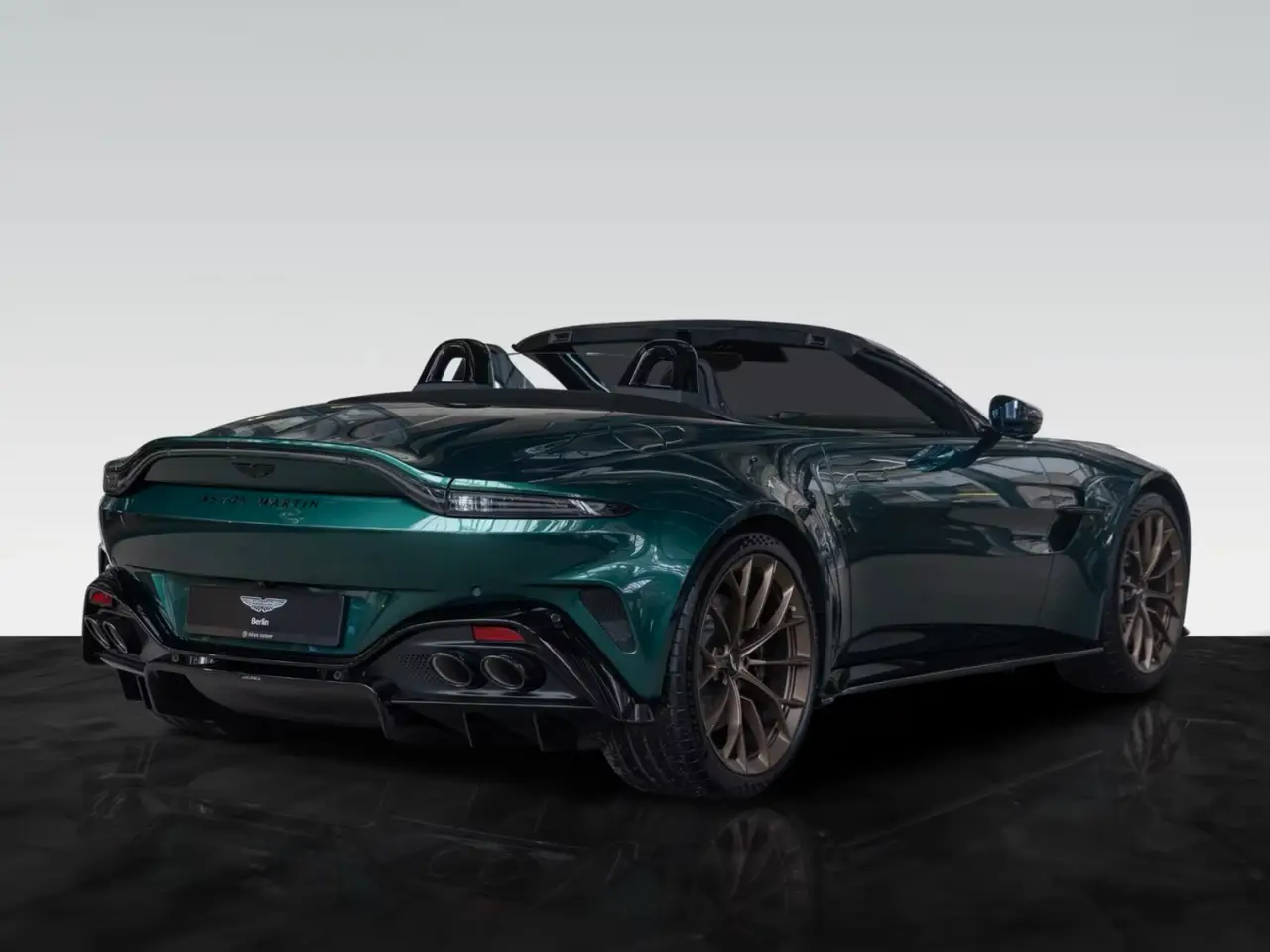 Aston Martin Vantage V8 Spider 2026, tableau de bord — Monaco Super Car Rental, Monaco. Aston Martin Vantage V8 Spider à Monaco La Aston Martin Vantage V8 Spider 2026 est…