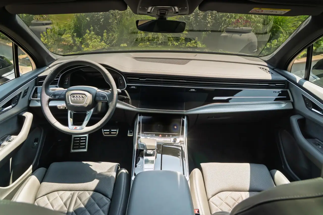 Audi Q7 50 TDI S-Line Edition 2025, extérieur — Monaco Super Car Rental, Monaco. Audi Q7 50 TDI S-Line Edition à Monaco L'Audi Q7 50 TDI S-Line Edition 2025 est proposée…