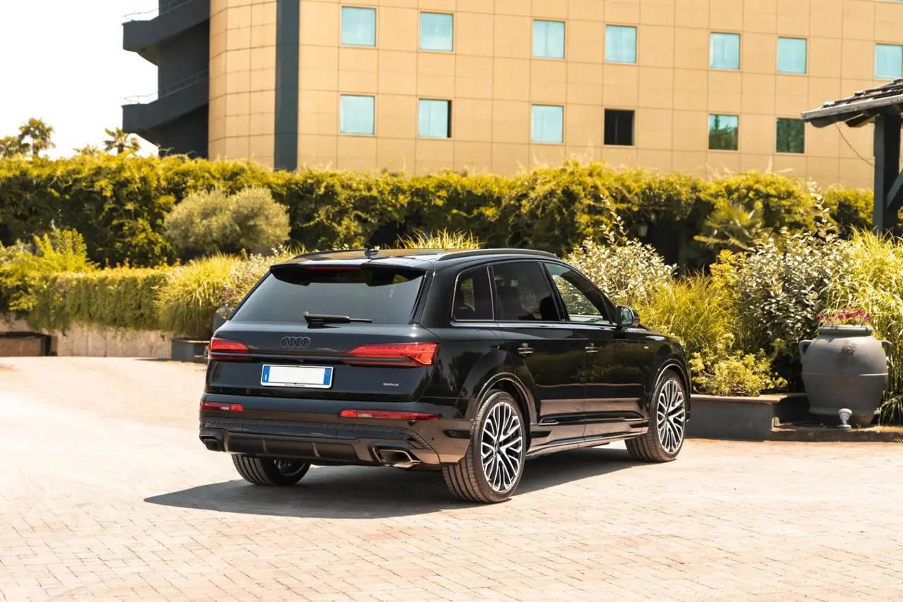 Audi Q7 50 TDI S-Line Edition 2025, tableau de bord — Monaco Super Car Rental, Monaco. Audi Q7 50 TDI S-Line Edition à Monaco L'Audi Q7 50 TDI S-Line Edition 2025 est proposée…