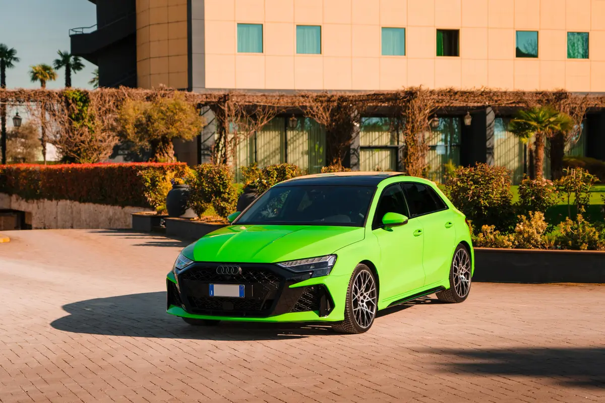 Audi RS3 Restyling 2025 — Monaco Super Car Rental, Monaco. Audi RS3 Restyling à Monaco L'Audi RS3 Restyling 2025 se loue à Monaco comme une voiture…
