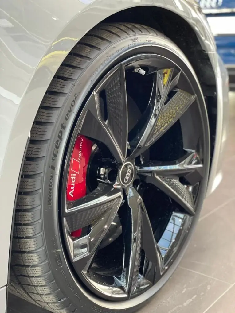Audi RS6 Dynamic 2023, vue avant — Monaco Super Car Rental, Monaco. L'Audi RS6 Dynamic à Monaco L'Audi RS6 Dynamic 2023 est proposée à la location à Monaco…