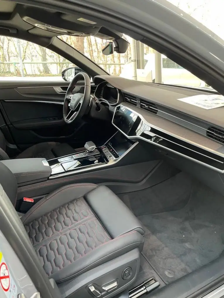 Audi RS6 Dynamic 2023, vue arrière — Monaco Super Car Rental, Monaco. L'Audi RS6 Dynamic à Monaco L'Audi RS6 Dynamic 2023 est proposée à la location à Monaco…