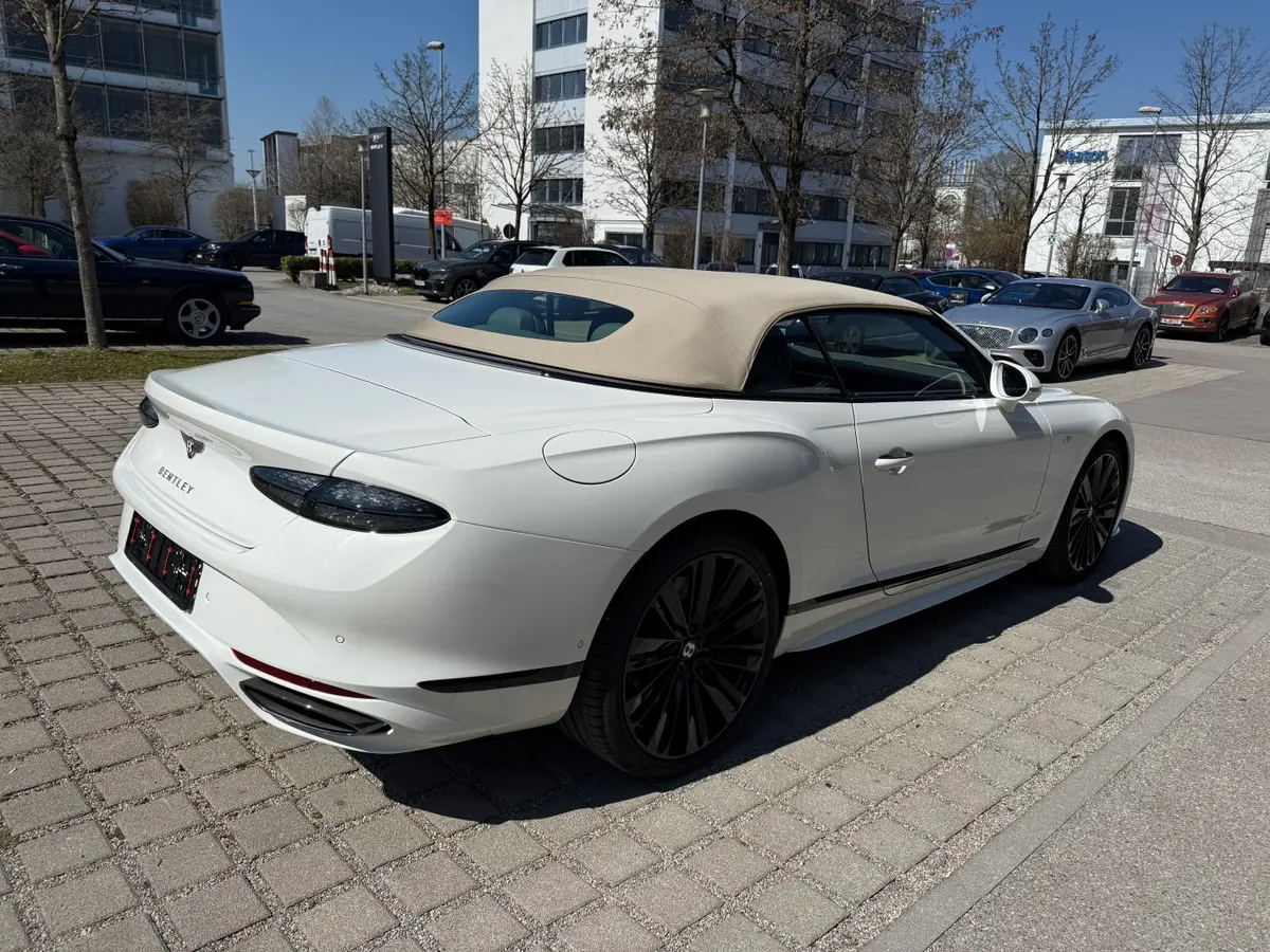 Bentley Continental GTC Speed 2025, extérieur — Monaco Super Car Rental, Monaco. Bentley Continental GTC Speed in Monaco La location d'une Bentley Continental GTC Speed à…