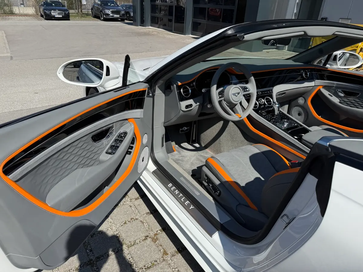 Bentley Continental GTC Speed 2025, vue avant — Monaco Super Car Rental, Monaco. Bentley Continental GTC Speed in Monaco La location d'une Bentley Continental GTC Speed à…