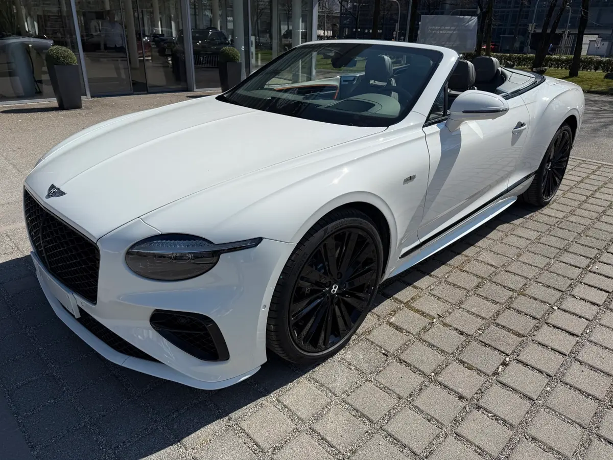 Bentley Continental GTC Speed 2025, tableau de bord — Monaco Super Car Rental, Monaco. Bentley Continental GTC Speed in Monaco La location d'une Bentley Continental GTC Speed à…