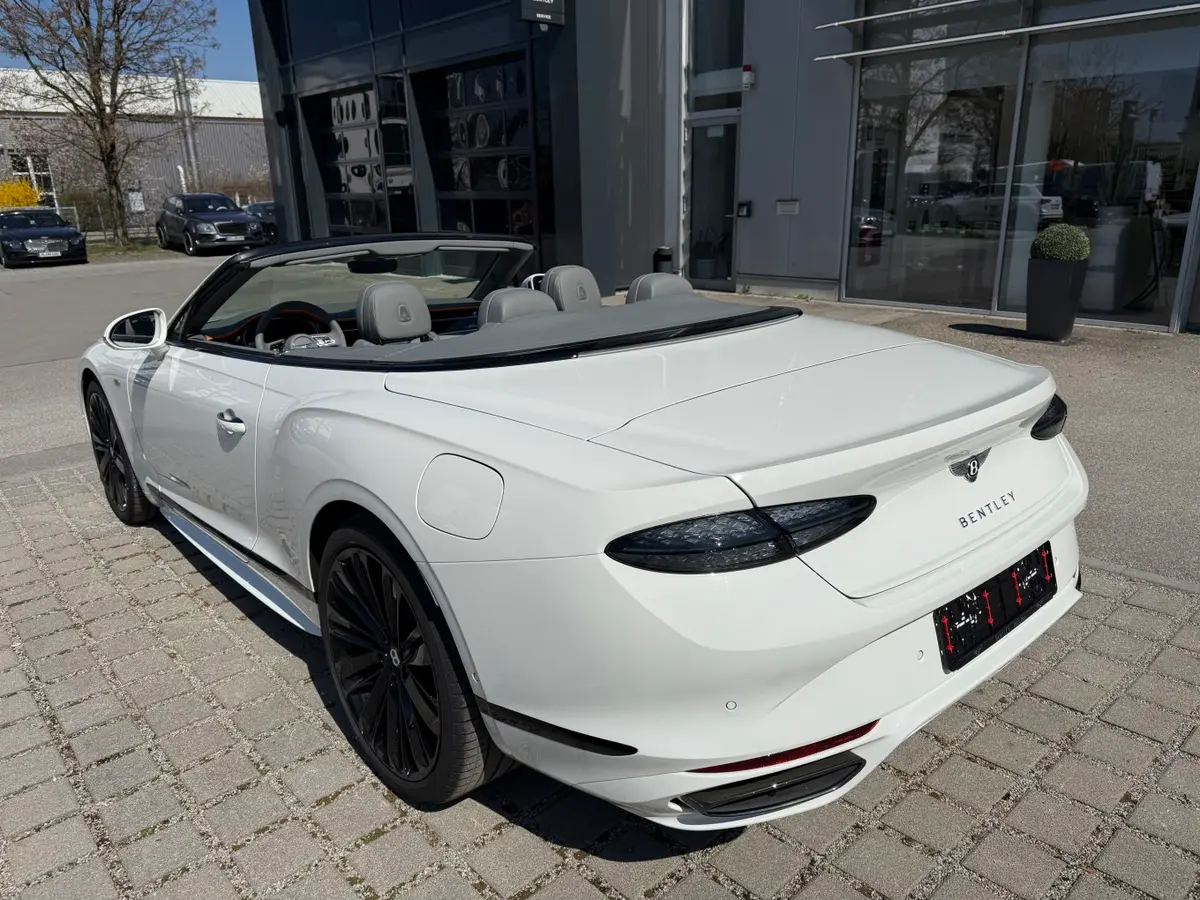 Bentley Continental GTC Speed 2025, profil latéral — Monaco Super Car Rental, Monaco. Bentley Continental GTC Speed in Monaco La location d'une Bentley Continental GTC Speed à…
