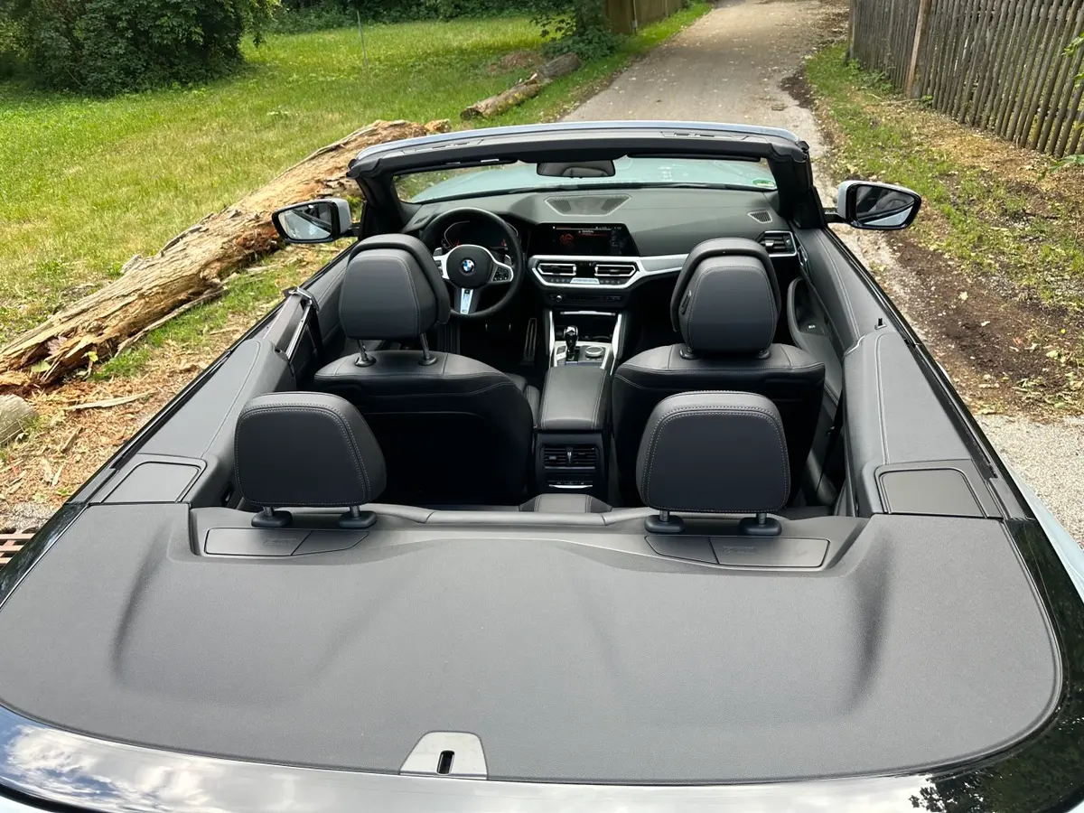 BMW 430i Cabrio 2023, vue arrière — Monaco Super Car Rental, Monaco. BMW 430i Cabrio à Monaco La BMW 430i Cabrio 2023 se loue à Monaco sous la forme d'un…