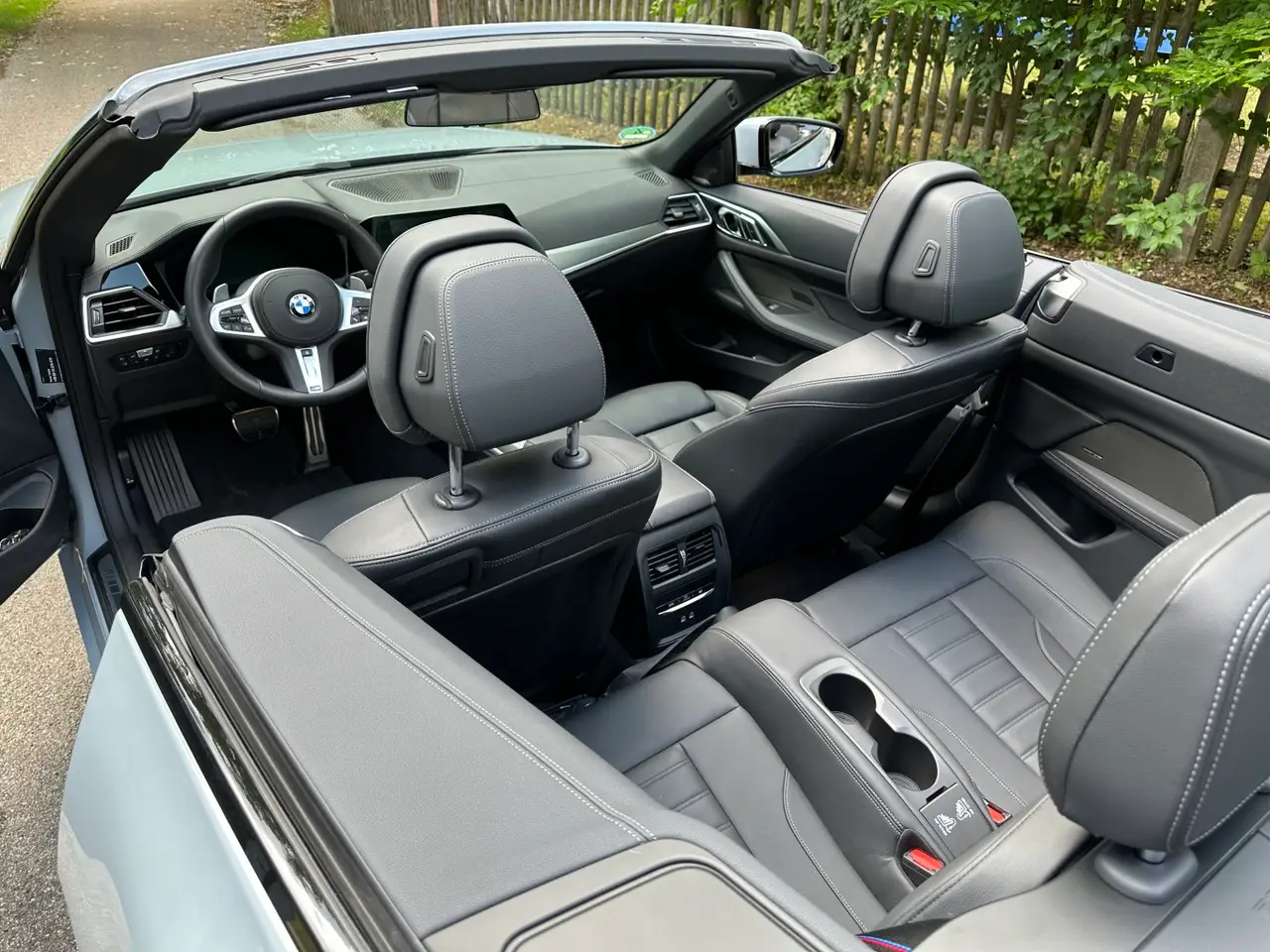 BMW 430i Cabrio 2023, tableau de bord — Monaco Super Car Rental, Monaco. BMW 430i Cabrio à Monaco La BMW 430i Cabrio 2023 se loue à Monaco sous la forme d'un…