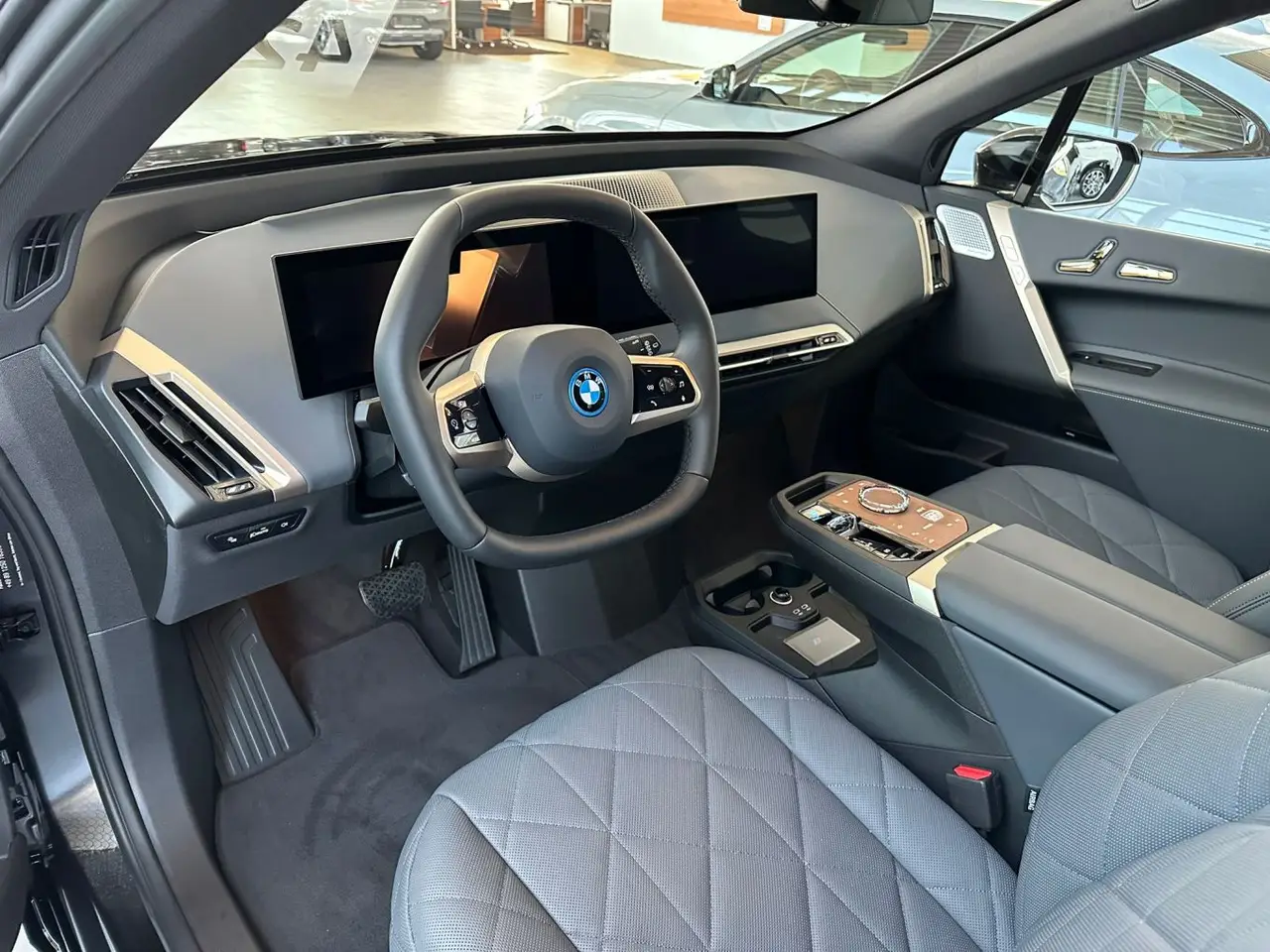 BMW IX M60 2023, extérieur — Monaco Super Car Rental, Monaco. BMW IX M60 à Monaco La BMW IX M60 2023 est proposée à la location à Monaco sous la forme…
