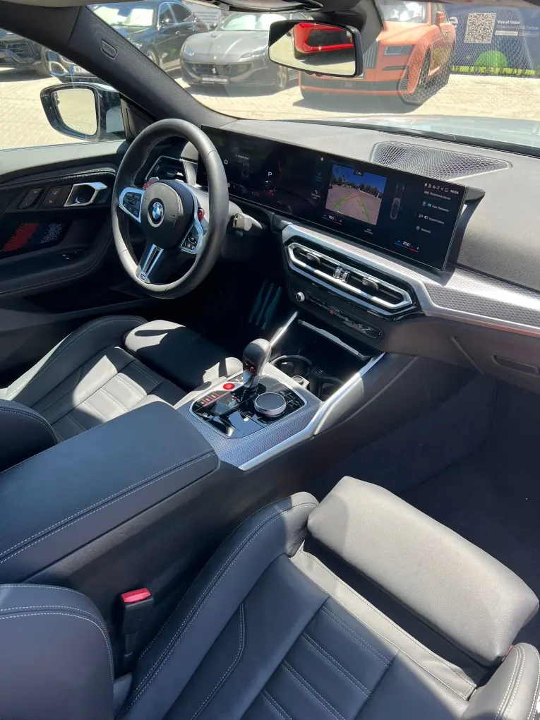 BMW M2 2024, vue avant — Monaco Super Car Rental, Monaco. BMW M2 à Monaco La BMW M2 2024 est proposée à la location à Monaco comme un coupé sport,…