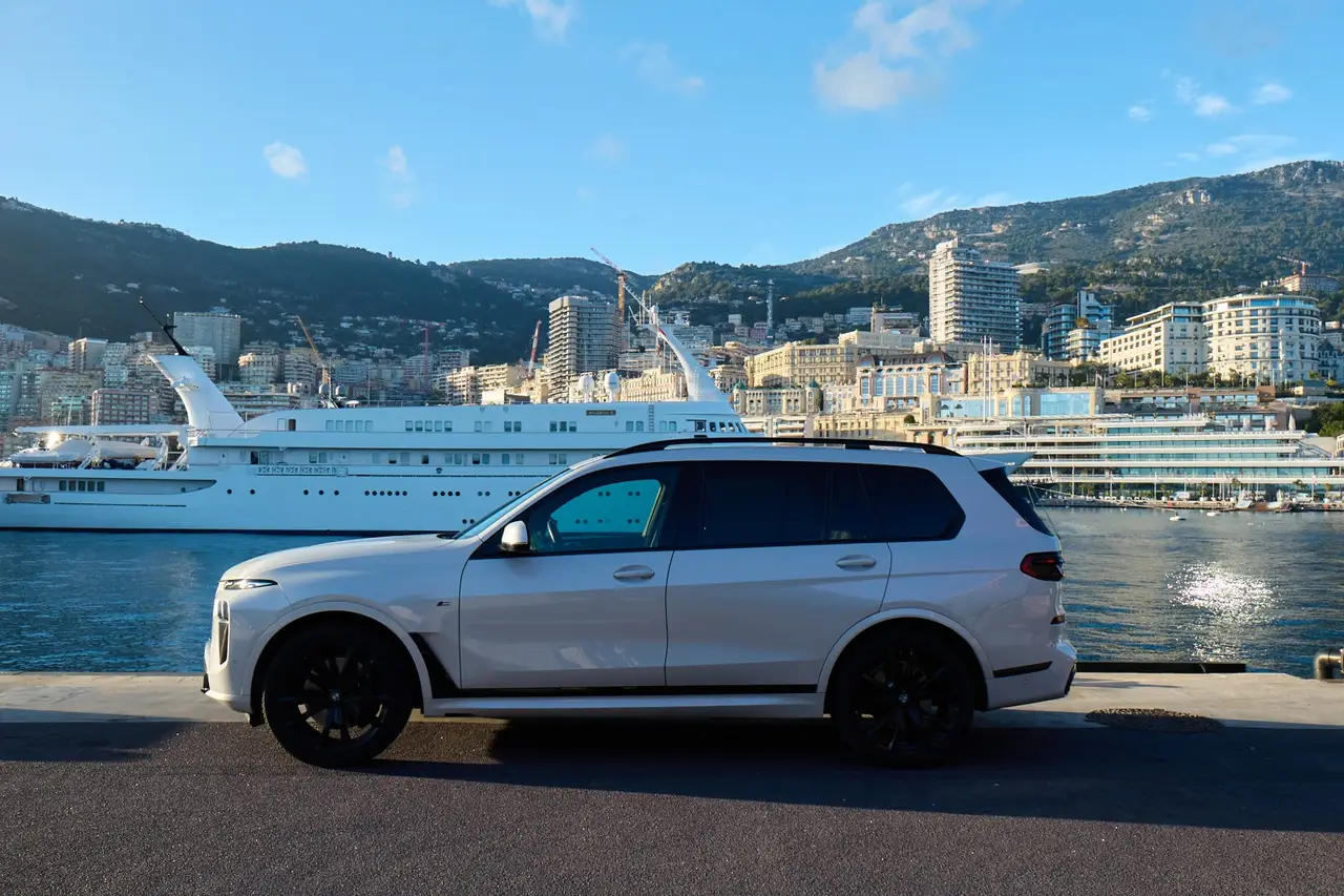 BMW X7 40d M 2024, extérieur — Monaco Super Car Rental, Monaco