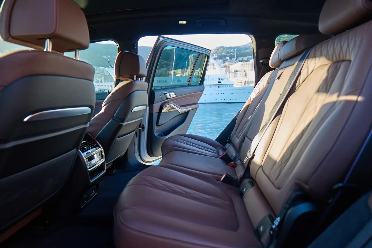 BMW X7 40d M 2024, vue arrière — Monaco Super Car Rental, Monaco