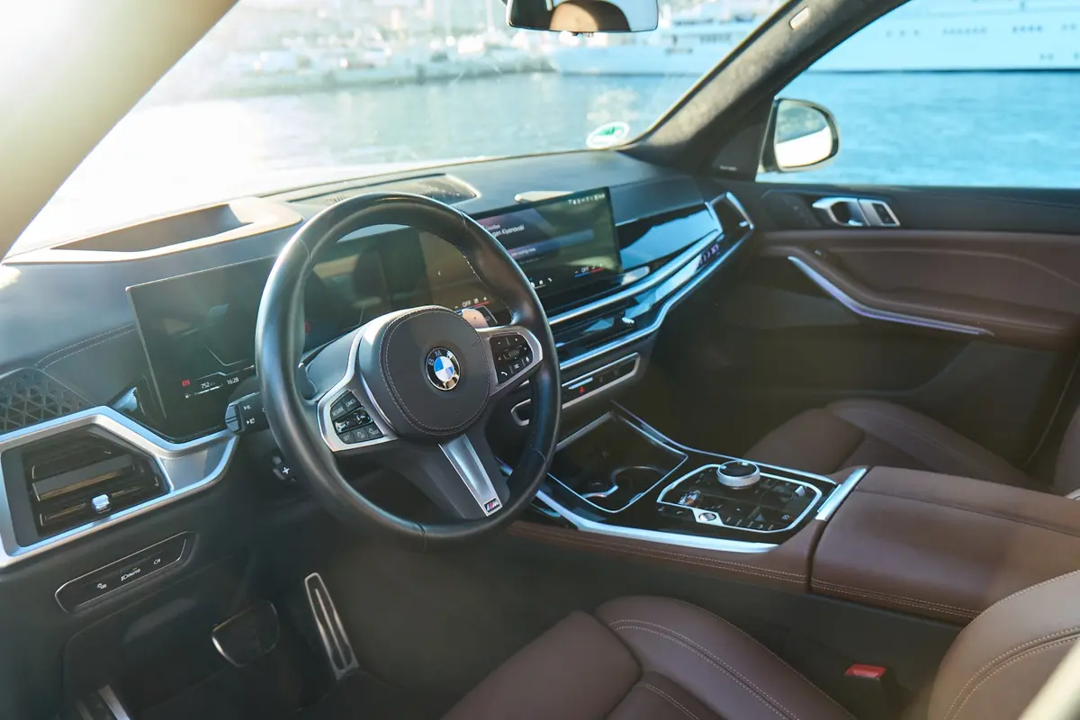 BMW X7 40d M 2024, intérieur — Monaco Super Car Rental, Monaco