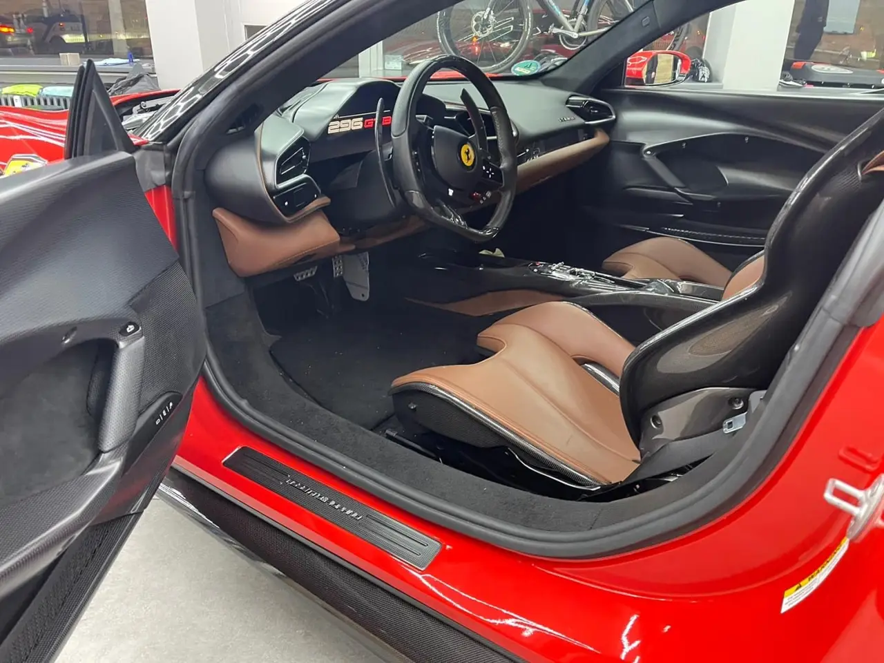 Ferrari 296 GTB 2023, vue avant — Monaco Super Car Rental, Monaco. Ferrari 296 GTB in Monaco La location d'une Ferrari 296 GTB à Monaco met à votre…