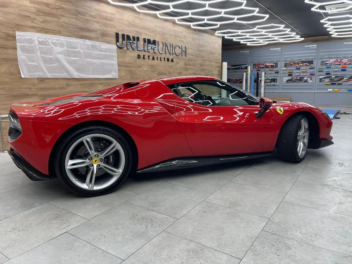 Ferrari 296 GTB 2023, intérieur — Monaco Super Car Rental, Monaco. Ferrari 296 GTB in Monaco La location d'une Ferrari 296 GTB à Monaco met à votre…