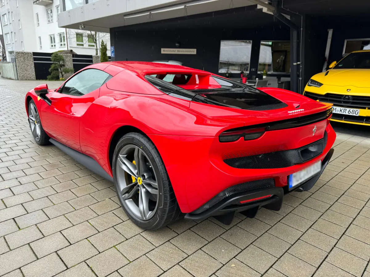 Ferrari 296 GTS Spider 2024, внешний вид — Monaco Super Car Rental, Монако. Ferrari 296 GTS Spider в Монако Аренда Ferrari 296 GTS Spider в Монако открывает доступ к…
