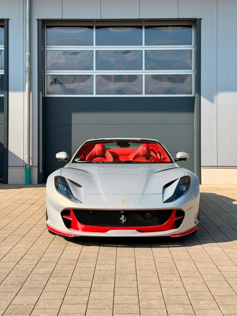 Ferrari 812 GTS 2024, vue avant — Monaco Super Car Rental, Monaco. Ferrari 812 GTS in Monaco La location d'une Ferrari 812 GTS à Monaco met à votre…