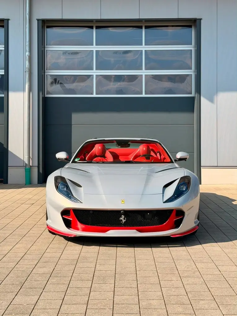 Ferrari 812 GTS 2024, vue avant — Monaco Super Car Rental, Monaco. Ferrari 812 GTS in Monaco La location d'une Ferrari 812 GTS à Monaco met à votre…
