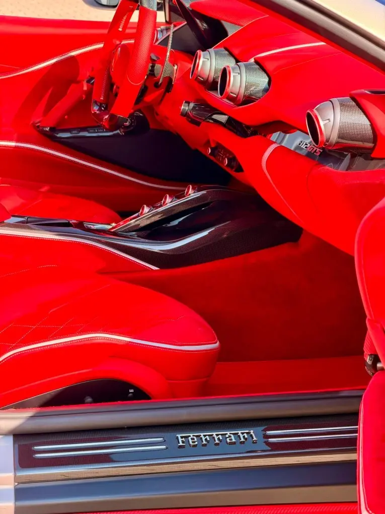 Ferrari 812 GTS 2024, intérieur — Monaco Super Car Rental, Monaco. Ferrari 812 GTS in Monaco La location d'une Ferrari 812 GTS à Monaco met à votre…
