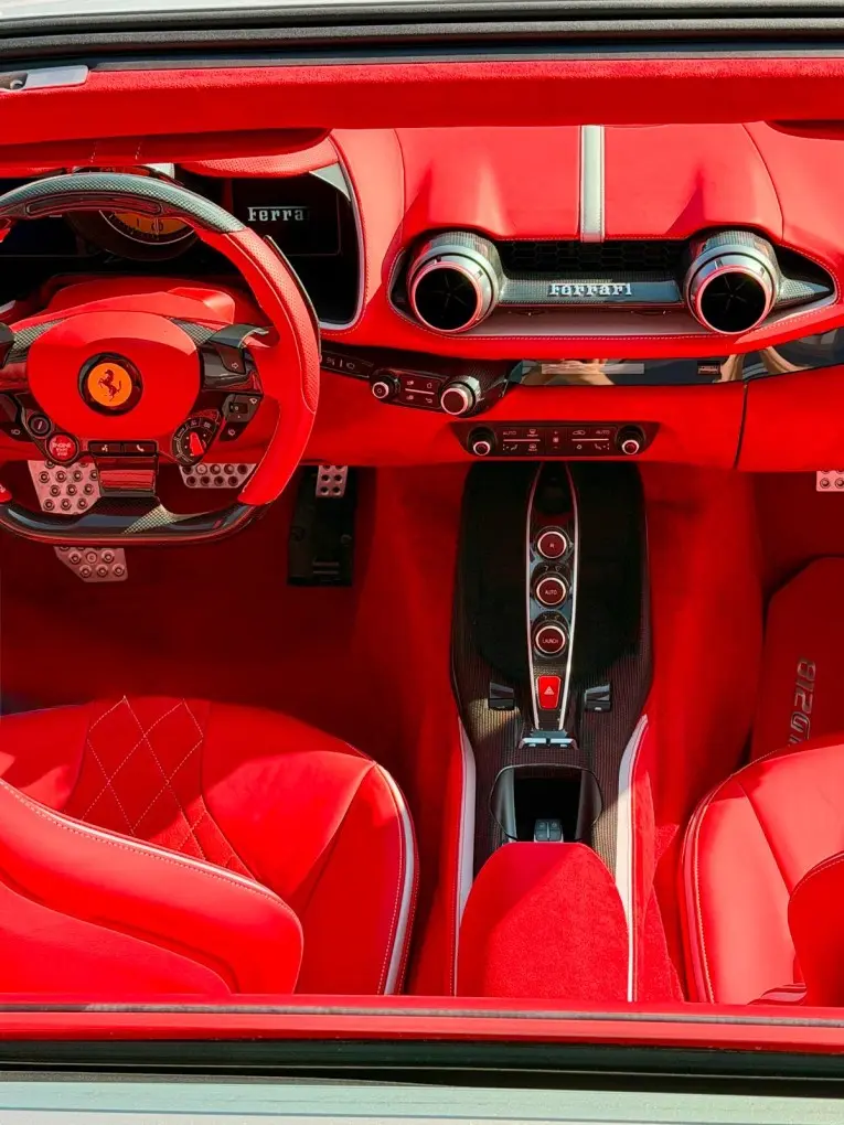 Ferrari 812 GTS 2024, tableau de bord — Monaco Super Car Rental, Monaco. Ferrari 812 GTS in Monaco La location d'une Ferrari 812 GTS à Monaco met à votre…