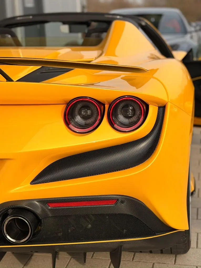 Ferrari F8 SPIDER 2023, vue avant — Monaco Super Car Rental, Monaco. Ferrari F8 SPIDER in Monaco La location de la Ferrari F8 SPIDER à Monaco permet de…