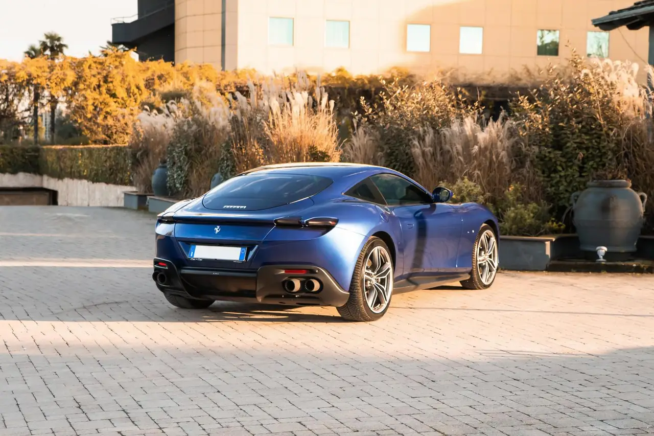 Ferrari Roma 2025, vue avant — Monaco Super Car Rental, Monaco. Ferrari Roma in Monaco La location d'une Ferrari Roma à Monaco met à votre disposition un…