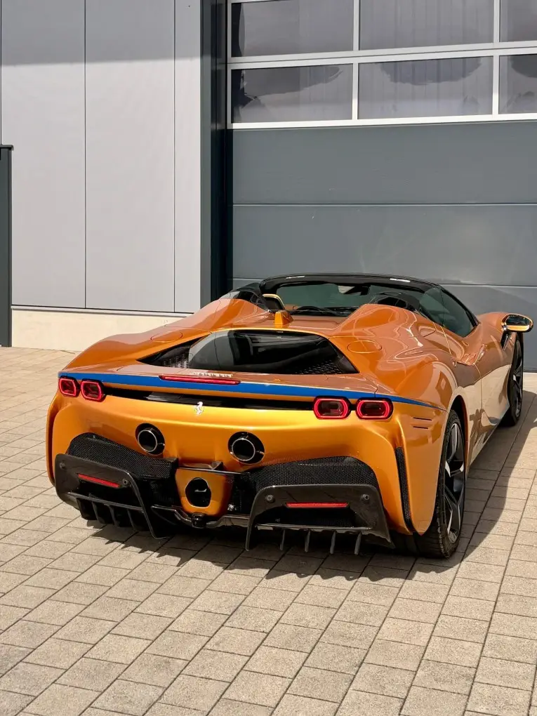 Ferrari SF90 Spider Tailor Made 2025, intérieur — Monaco Super Car Rental, Monaco. La Ferrari SF90 Spider Tailor Made 2025 concentre l'essentiel de la technologie Ferrari…