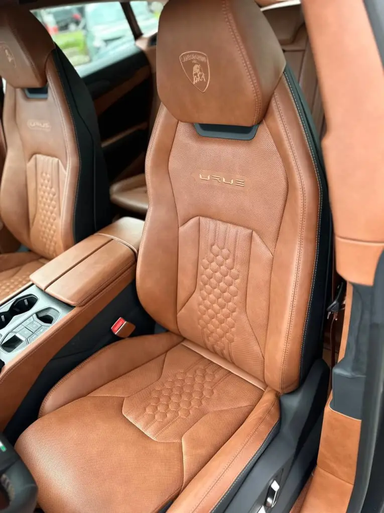 Lamborghini Urus S 2023, tableau de bord — Monaco Super Car Rental, Monaco. Lamborghini Urus S in Monaco Opter pour la location d'un Lamborghini Urus S à Monaco met…