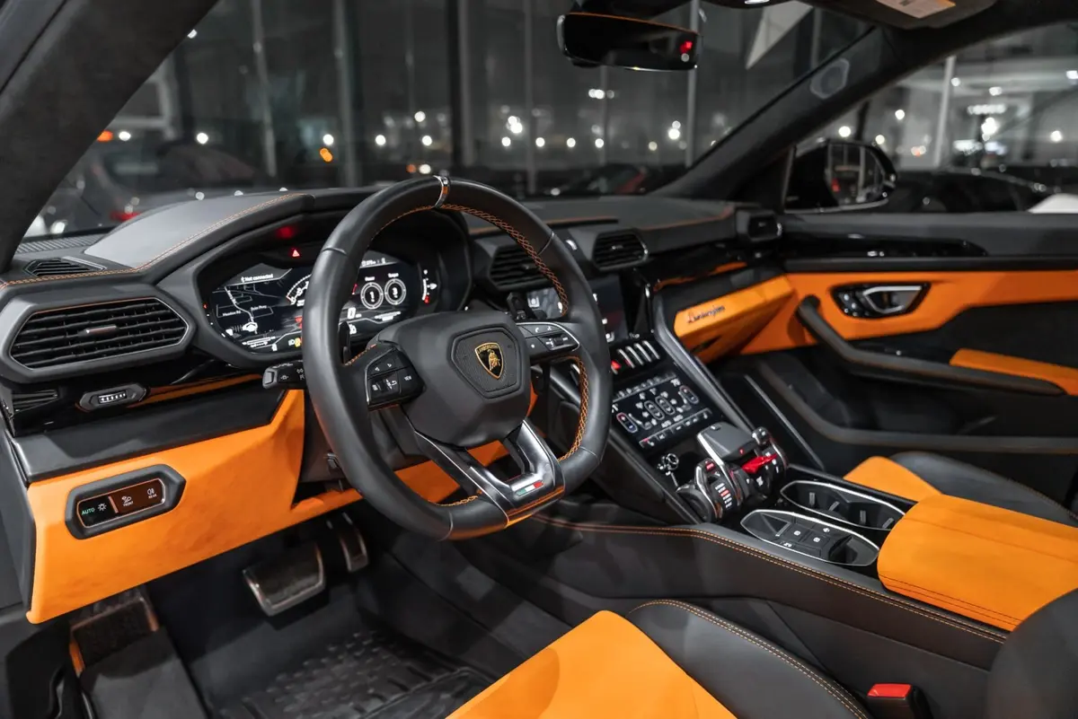 Lamborghini Urus S 2024, tableau de bord — Monaco Super Car Rental, Monaco. Lamborghini Urus S in Monaco La location d'un Lamborghini Urus S à Monaco met à votre…