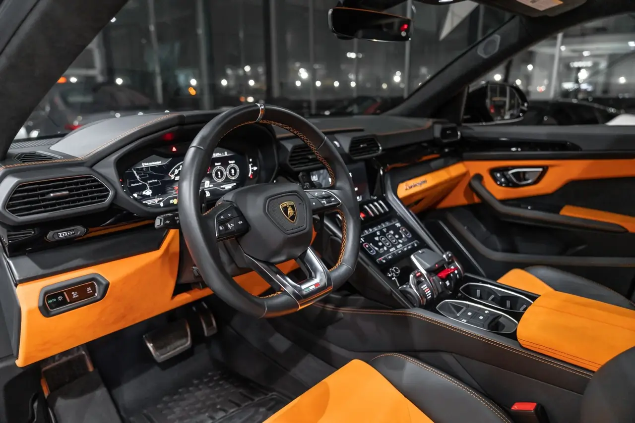 Lamborghini Urus S 2024, tableau de bord — Monaco Super Car Rental, Monaco. Lamborghini Urus S in Monaco La location d'un Lamborghini Urus S à Monaco met à…
