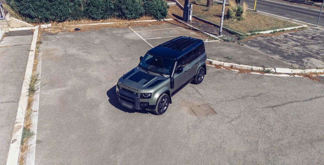 Land Rover Defender X-Dynamic 7 seater 2024, vue arrière — Monaco Super Car Rental, Monaco. Land Rover Defender X-Dynamic 7 seater in Monaco La location d'un Land Rover Defender…