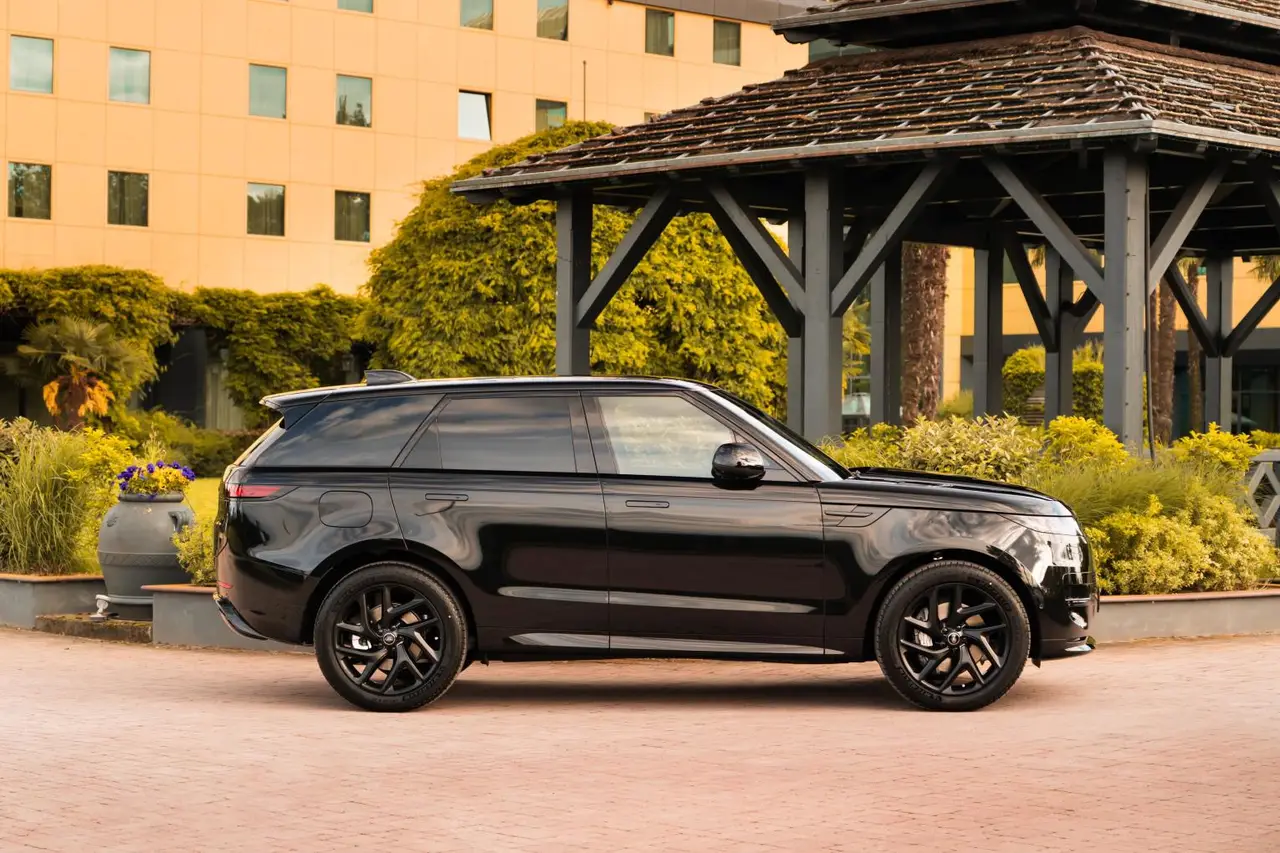 Land Rover Range Rover Sport Dynamic SE 2025, extérieur — Monaco Super Car Rental, Monaco. Land Rover Range Rover Sport Dynamic SE in Monaco La location d'un Land Rover Range Rover…