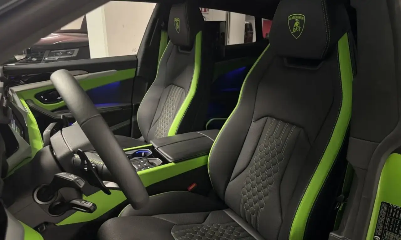 Land Rover Range Rover Sport Dynamic SE 2025, intérieur — Monaco Super Car Rental, Monaco. Land Rover Range Rover Sport Dynamic SE in Monaco La location d'un Land Rover Range Rover…