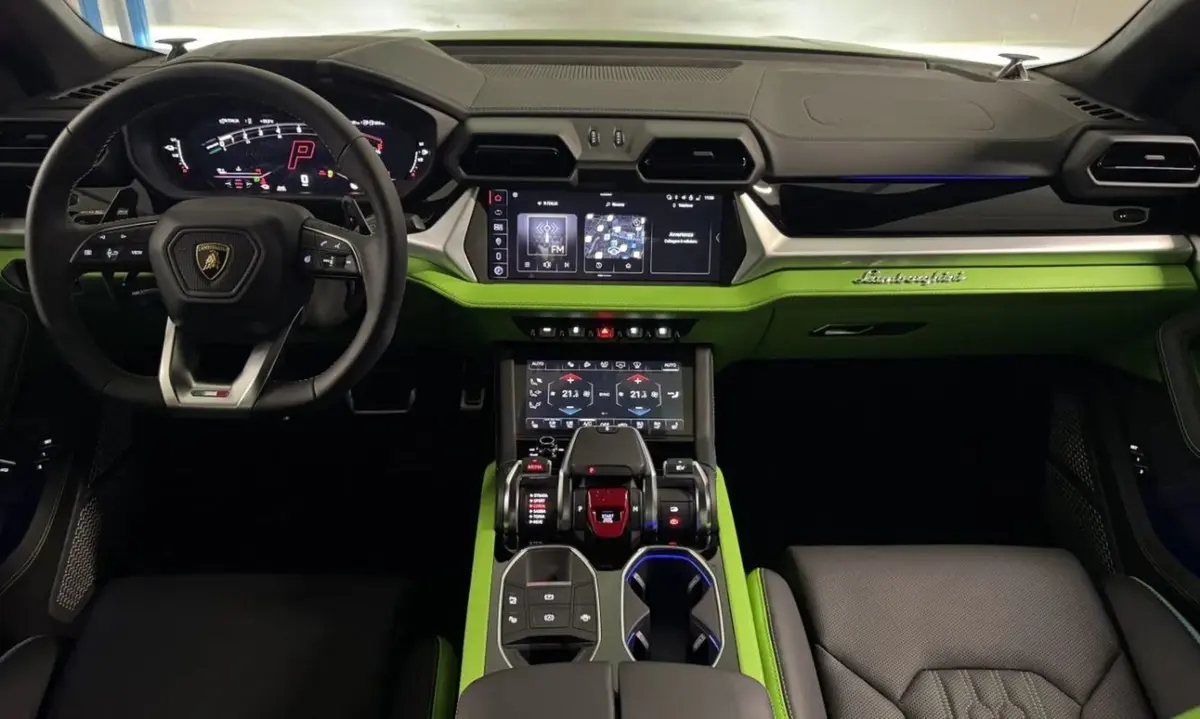 Land Rover Range Rover Sport Dynamic SE 2025, tableau de bord — Monaco Super Car Rental, Monaco. Land Rover Range Rover Sport Dynamic SE in Monaco La location d'un Land Rover Range Rover…