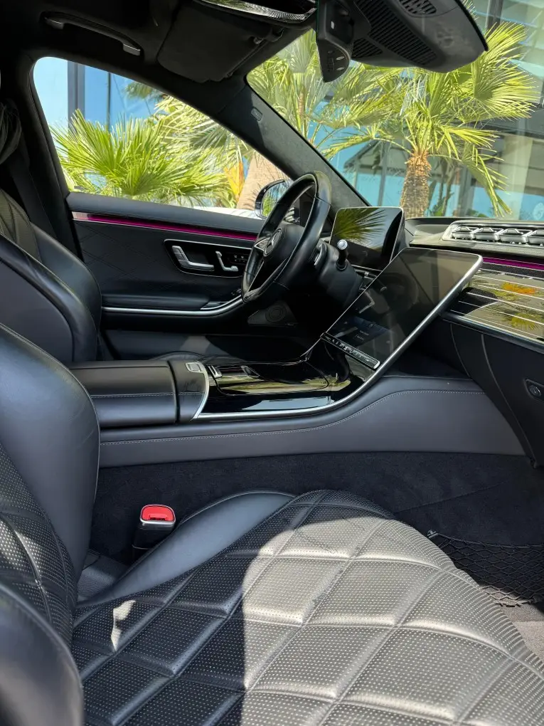 Maybach S580 2023, vue avant — Monaco Super Car Rental, Monaco. Maybach S580 in Monaco La location d'une Maybach S580 à Monaco met à votre disposition…