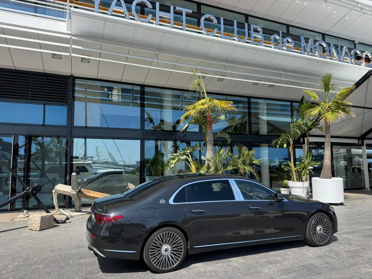 Maybach S580 2023, vue arrière — Monaco Super Car Rental, Monaco. Maybach S580 in Monaco La location d'une Maybach S580 à Monaco met à votre disposition…