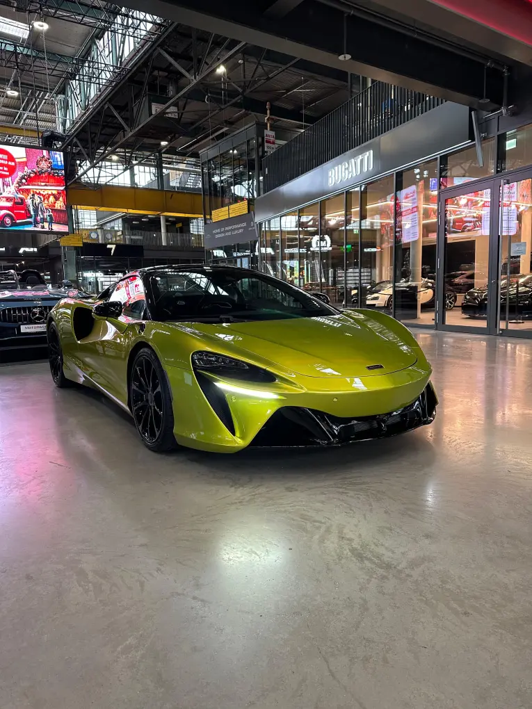 McLaren Artura Spider 2024, vue avant — Monaco Super Car Rental, Monaco. McLaren Artura Spider in Monaco La location d'une McLaren Artura Spider à Monaco met à…