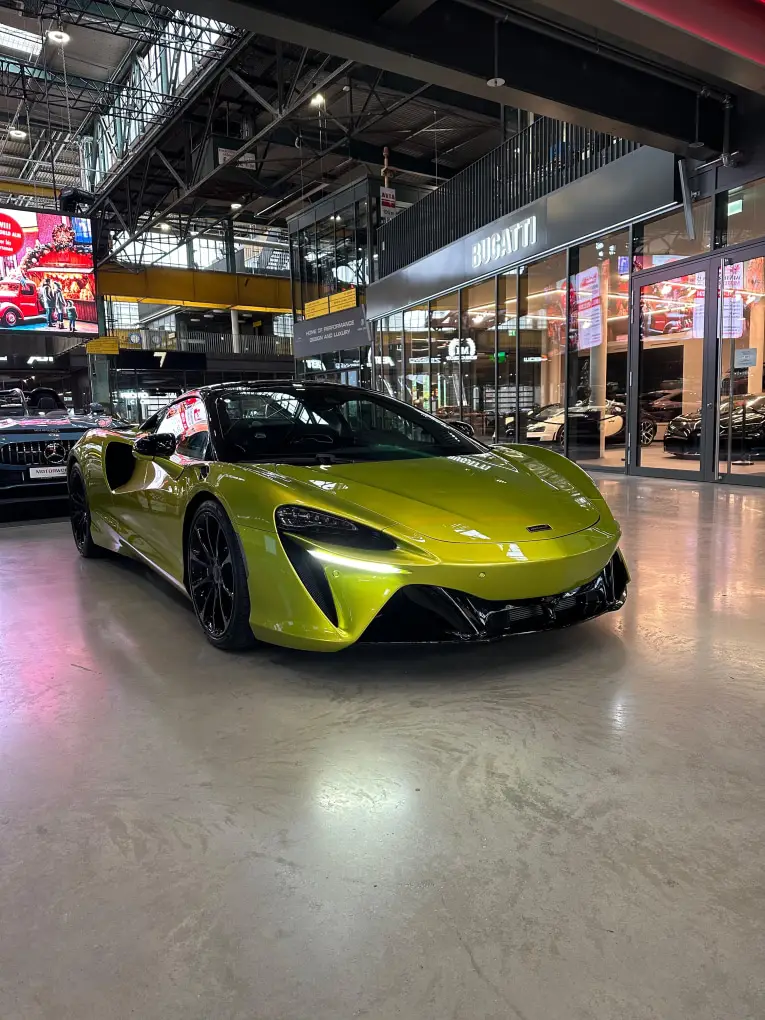 McLaren Artura Spider 2024, vue avant — Monaco Super Car Rental, Monaco. McLaren Artura Spider in Monaco La location d'une McLaren Artura Spider à Monaco met à…