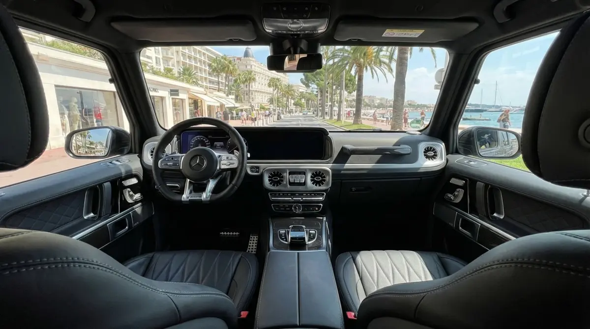 Mercedes Benz G63 2023, intérieur — Monaco Super Car Rental, Monaco. Mercedes Benz G63 in Monaco La location d'un Mercedes Benz G63 à Monaco met à votre…