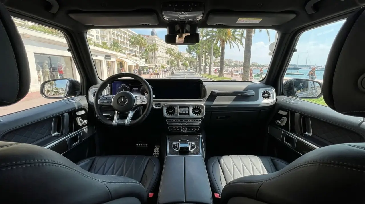 Mercedes Benz G63 2023, intérieur — Monaco Super Car Rental, Monaco. Mercedes Benz G63 in Monaco La location d'un Mercedes Benz G63 à Monaco met à votre…