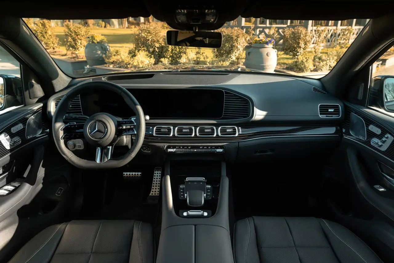 Mercedes Benz GLS-klasse 350 D Exclusive 7 Posti 2025, front view — Monaco Super Car Rental, Monaco. Mercedes Benz GLS-klasse 350 D Exclusive 7 Posti in Monaco Securing a Mercedes Benz…