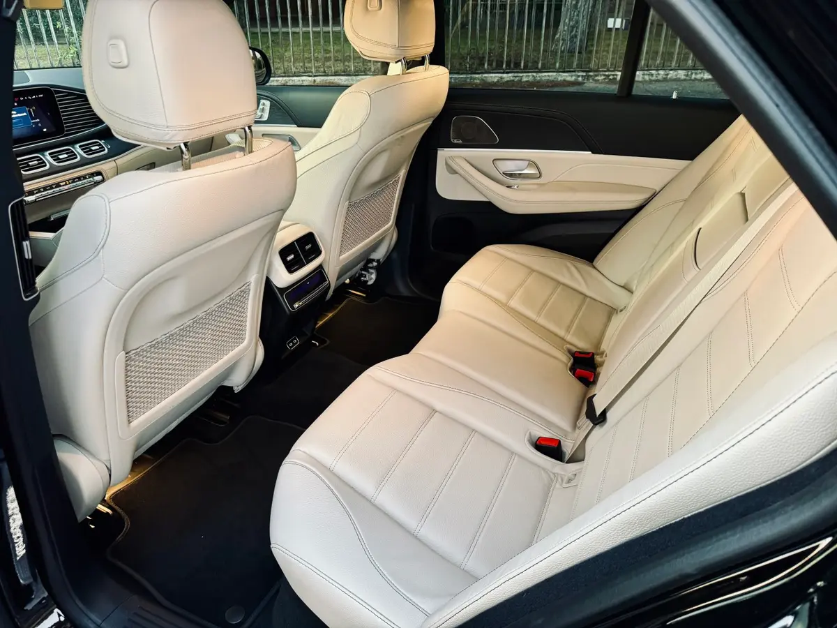 Mercedes Benz GLS Maybach 2022, vue avant — Monaco Super Car Rental, Monaco. Mercedes Benz GLS Maybach in Monaco Opter pour la location d'un Mercedes Benz GLS Maybach…
