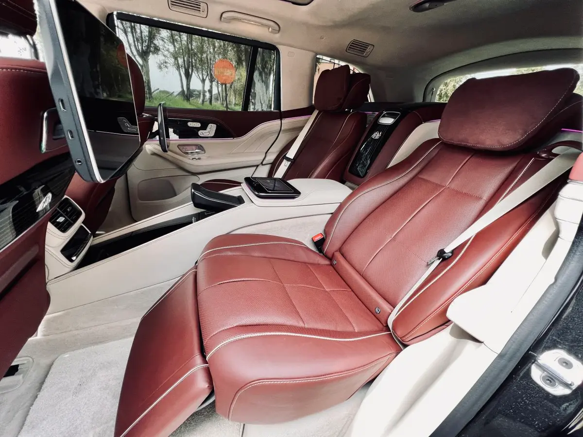 Mercedes Benz GLS Maybach 2022, intérieur — Monaco Super Car Rental, Monaco. Mercedes Benz GLS Maybach in Monaco Opter pour la location d'un Mercedes Benz GLS Maybach…