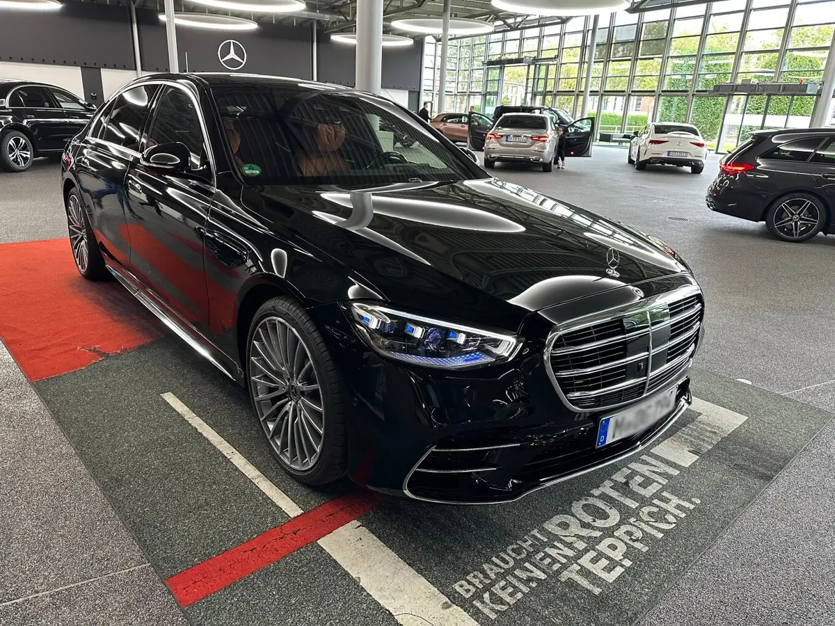 Mercedes Benz S-klasse S400 Long 4-Matic 2023, vue avant — Monaco Super Car Rental, Monaco. Mercedes Benz S-klasse S400 Long 4-Matic in Monaco La location de la Mercedes Benz…
