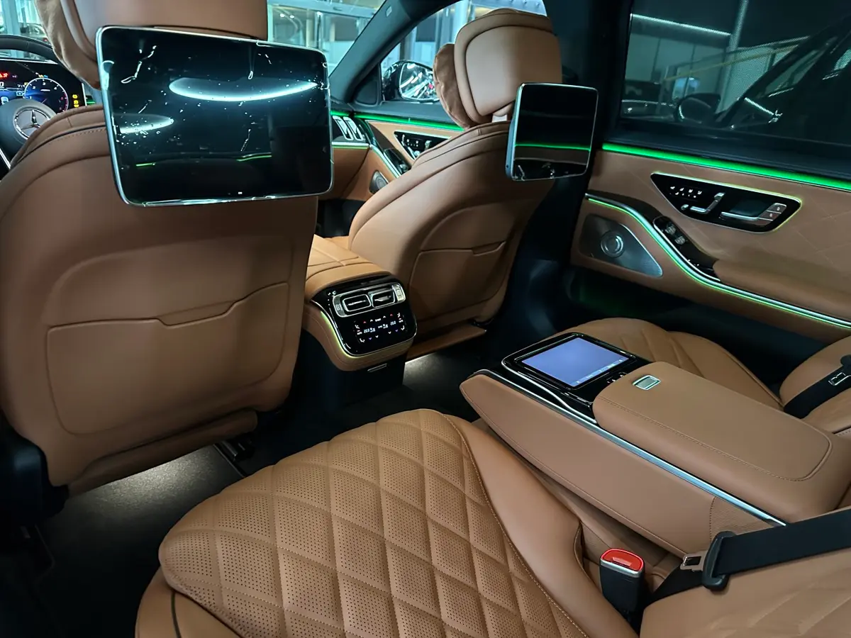 Mercedes Benz S-klasse S400 Long 4-Matic 2023, intérieur — Monaco Super Car Rental, Monaco. Mercedes Benz S-klasse S400 Long 4-Matic in Monaco La location de la Mercedes Benz…