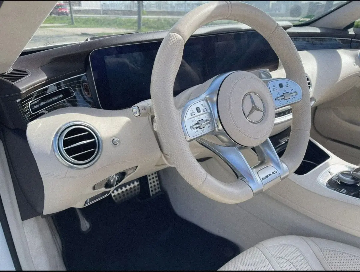 Mercedes Benz S560 Cabrio 2021, extérieur — Monaco Super Car Rental, Monaco. Mercedes Benz S560 Cabrio in Monaco La location de la Mercedes Benz S560 Cabrio à Monaco…