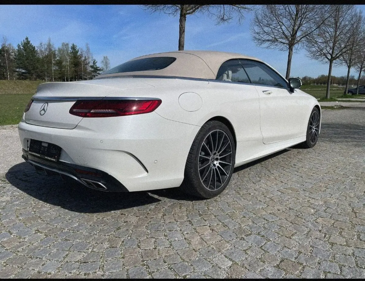 Mercedes Benz S560 Cabrio 2021, vue arrière — Monaco Super Car Rental, Monaco. Mercedes Benz S560 Cabrio in Monaco La location de la Mercedes Benz S560 Cabrio à Monaco…