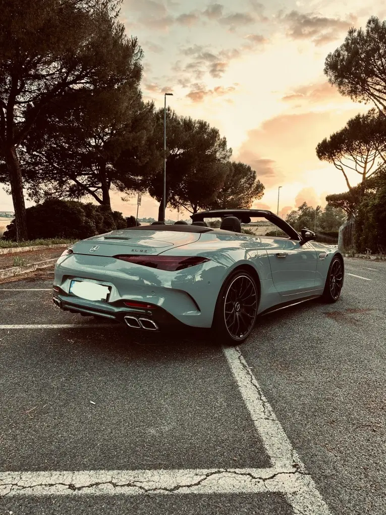 Mercedes Benz SL63 Cabrio 2023, vue arrière — Monaco Super Car Rental, Monaco. Mercedes Benz SL63 Cabrio in Monaco La location d'une Mercedes Benz SL63 Cabrio à Monaco…